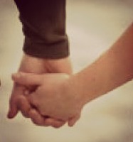 holding-hands-dating